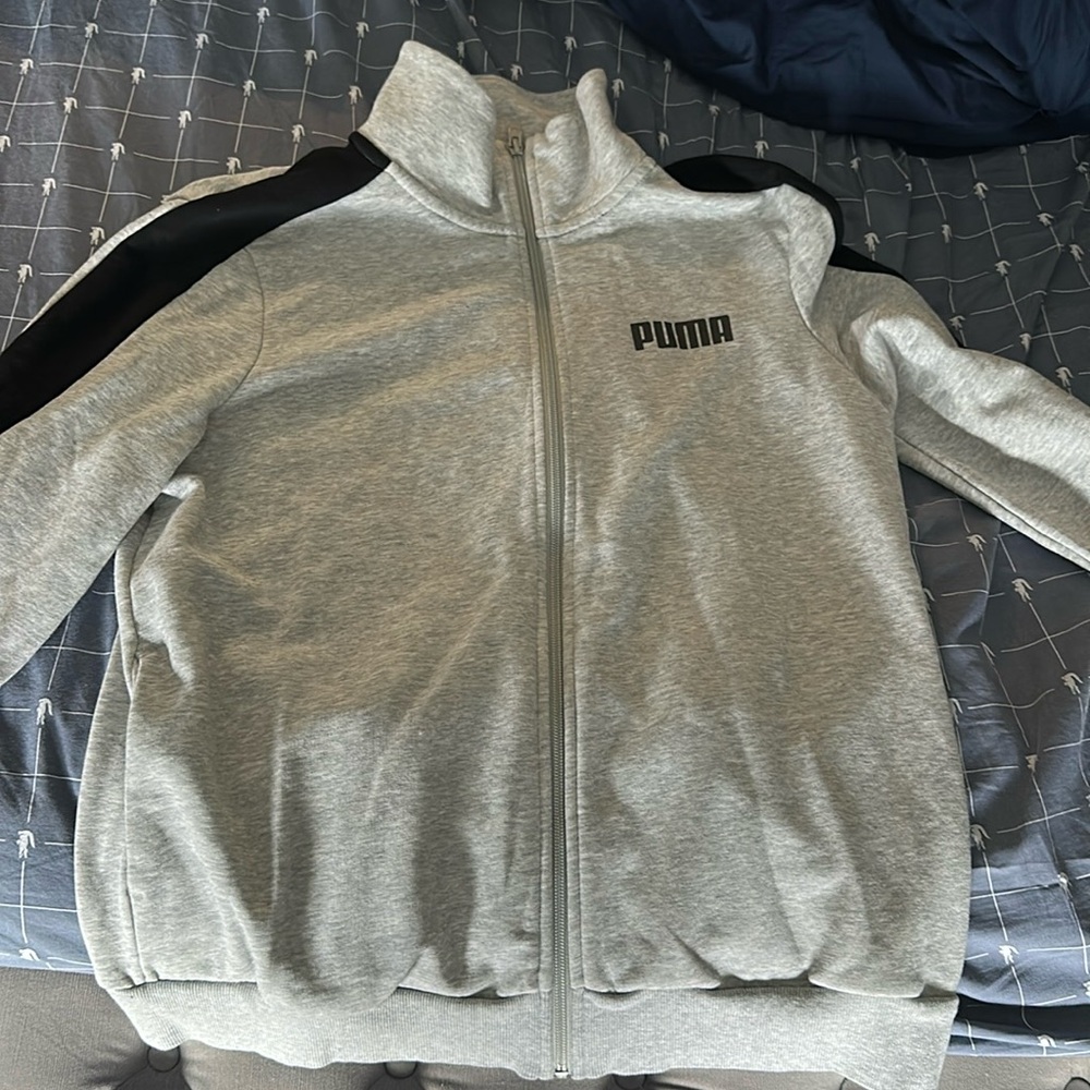 Women’s used in great condition Puma zip up sweatshirt size XL